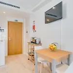 Q By Atlantic Apartment *