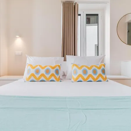 Q By Atlantic Apartment