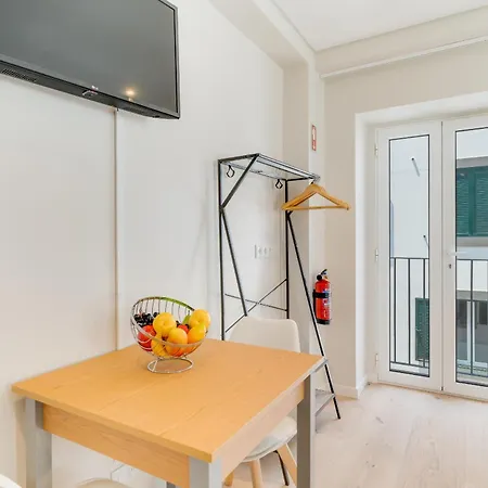 Q By Atlantic Apartment *